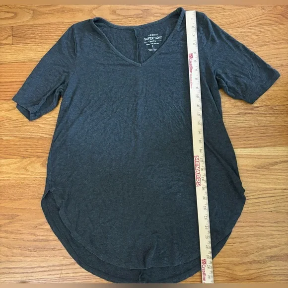Torrid Top Women’s 1 (1X) Gray High Low Hem Super Soft V neck Casualwear Shirt - Picture 5 of 6